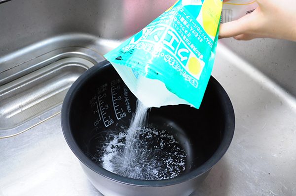 炊飯器のお掃除は水と例の白い粉を入れて早炊きボタンを押すだけです Yourmystar Style By ユアマイスター