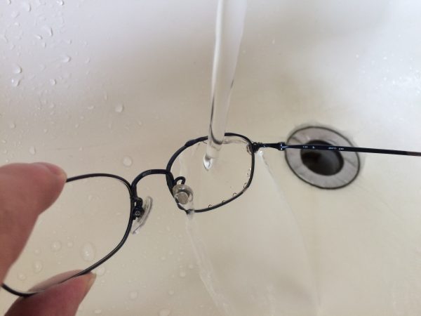 メガネの洗い方はとても簡単 注意点は眼鏡を外すので見えないこと Yourmystar Style By ユアマイスター