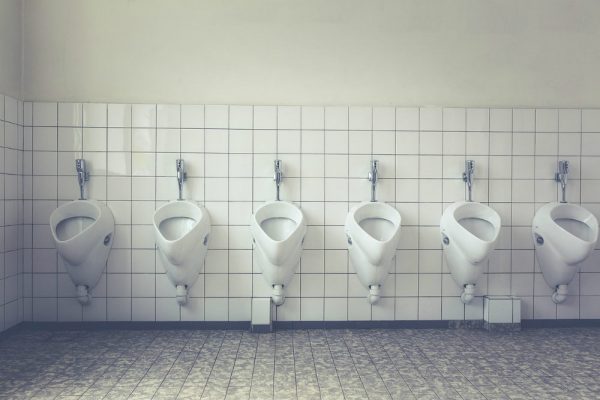 トイレのニオイがきつい 原因と消臭に効果的な掃除方法を徹底解説 Yourmystar Style By ユアマイスター