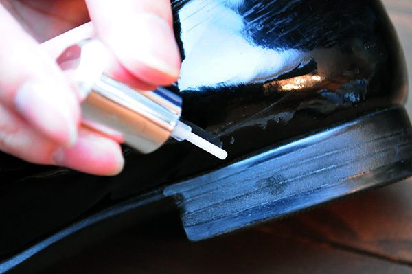 エナメル靴は修理に出さない 汚れはこすって傷にはマニキュアを塗る Yourmystar Style By ユアマイスター