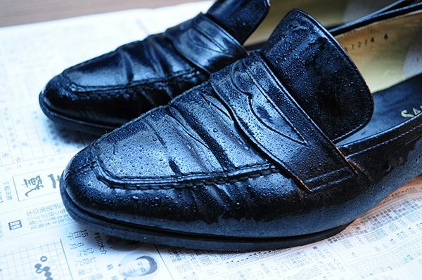 エナメル靴は修理に出さない 汚れはこすって傷にはマニキュアを塗る Yourmystar Style By ユアマイスター