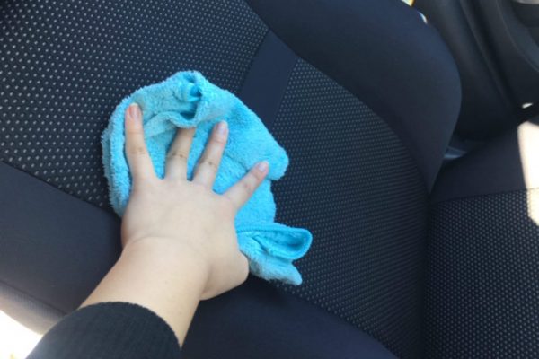 車のシートを自分で掃除 シミ 臭い 黄ばみを徹底除去する方法とは Yourmystar Style By ユアマイスター