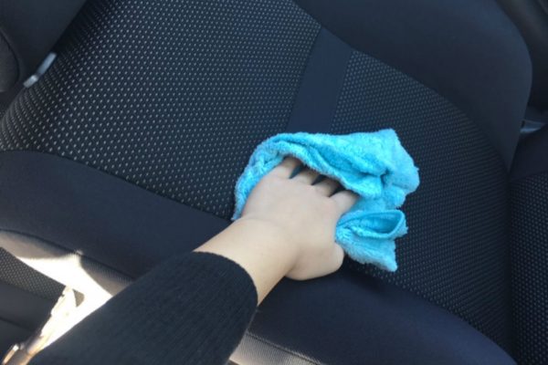 車のシートの汚れはお掃除で落とす シミ 臭い 黄ばみも徹底除去 Yourmystar Style By ユアマイスター