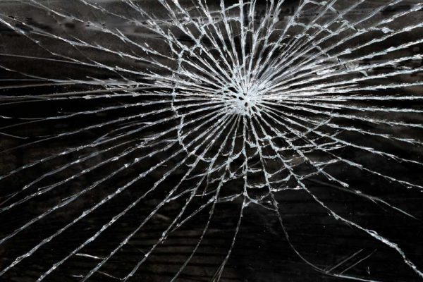 フロントガラスのヒビ 傷は早めの修理が必須 原因 費用を徹底解説 Yourmystar Style By ユアマイスター