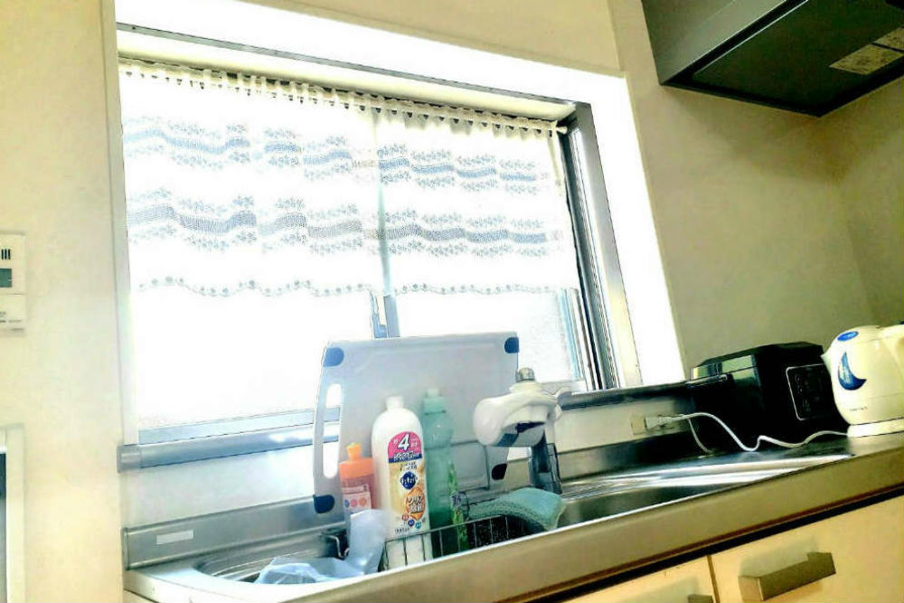 キッチンの窓の効果は2つ 目隠しをおしゃれにして自分好みの空間に Yourmystar Style By ユアマイスター