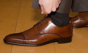 革靴の紐は通し方で印象 履き心地が変わる 解けない結び方もご紹介 Yourmystar Style By ユアマイスター