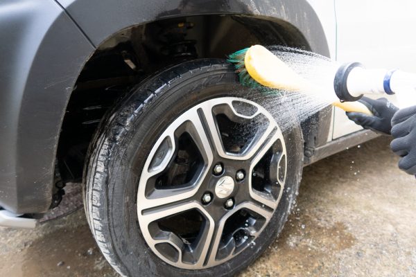 タイヤの掃除で劣化を防ごう 洗う頻度や自宅で上手に洗う方法を伝授 Yourmystar Style By ユアマイスター