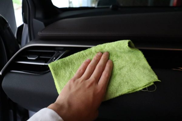 車のダッシュボード掃除のアイテムと手順を紹介 臭いは汚れが原因 Yourmystar Style By ユアマイスター